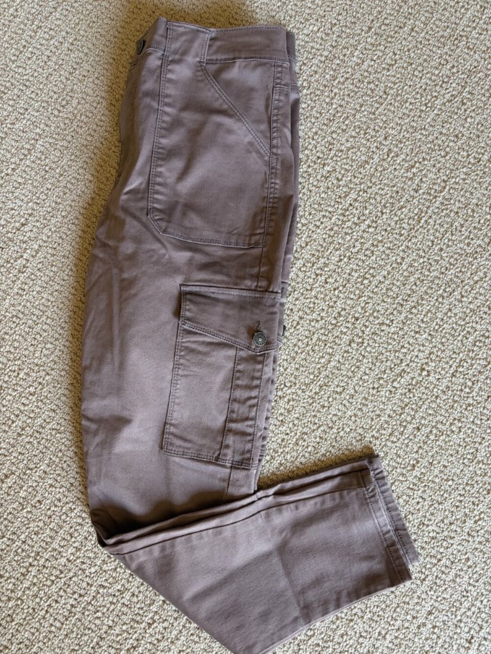 NWOT Curve Appeal Cargo pants. Size 10/30, Beautiful and flattering!